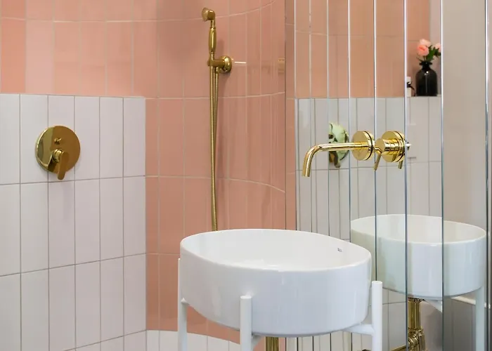 Nowy Swiat 28 * Warsaw